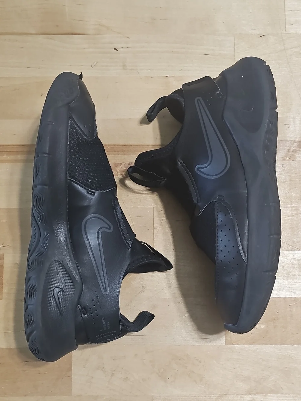 Nike Flex Runner 3 Triple Black Slip On Sneakers Size 4